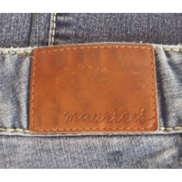 Maurices Women's Distressed Whiskered Embroidered Bootcut Jeans Size 3/4 Short - Picture 6 of 9